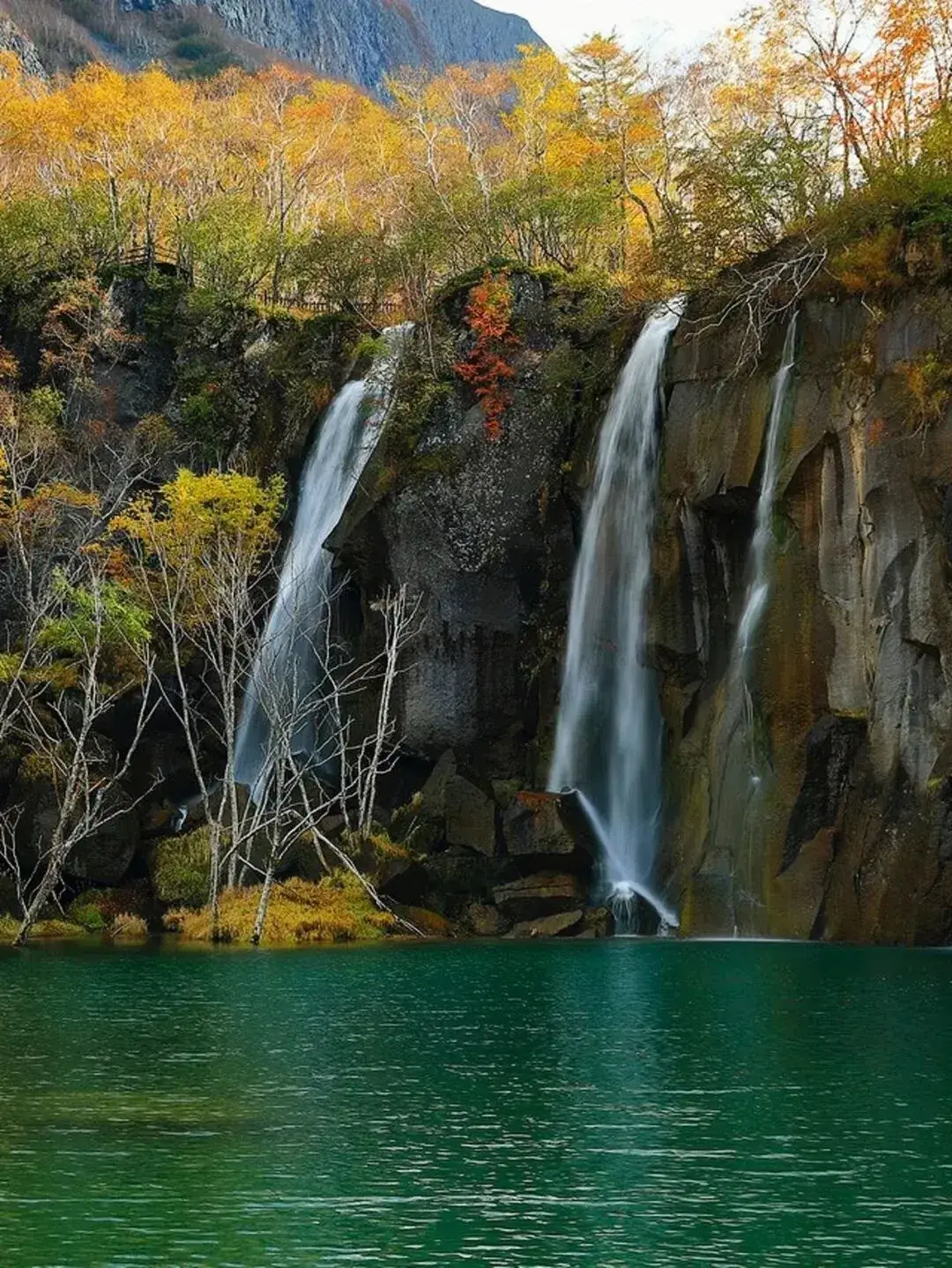 Changbai Green Deep Pool jade water in autumn forest