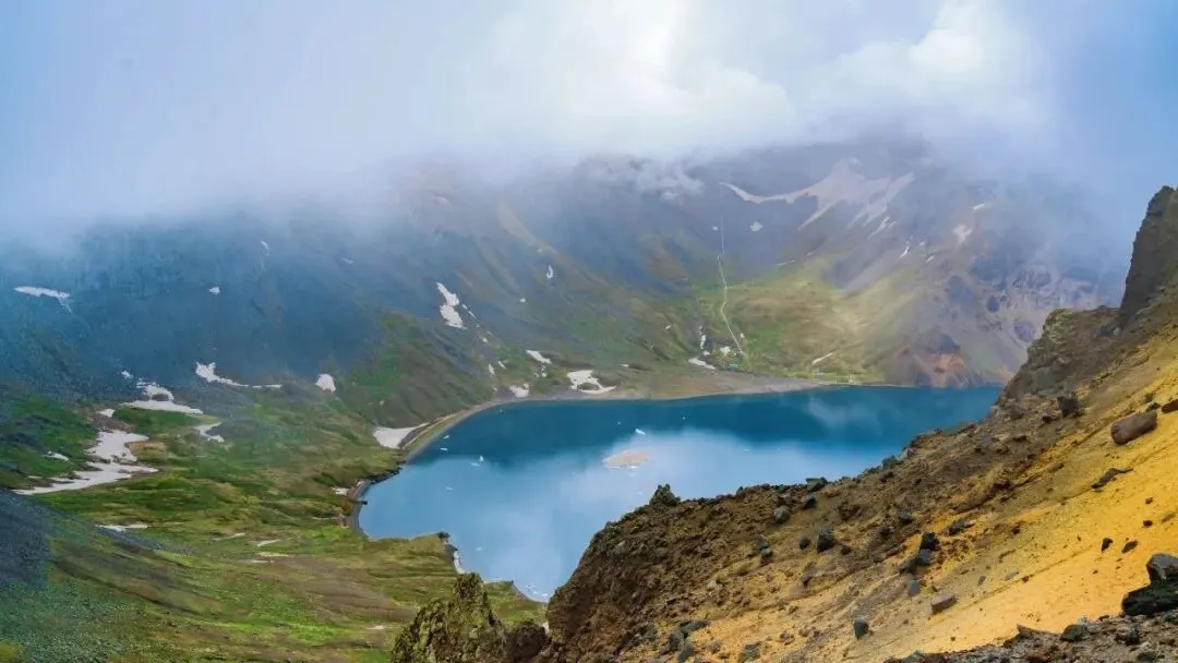 Heaven Lake sapphire water in autumn