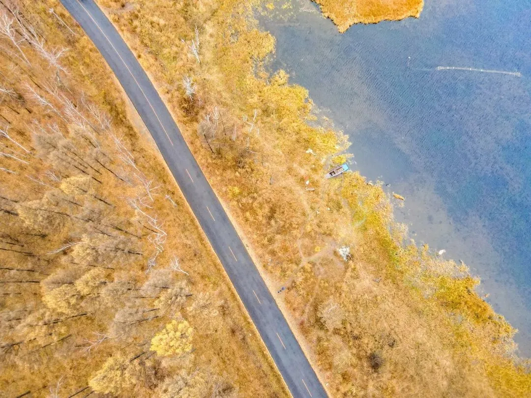 Huashan Valley golden gorge in autumn